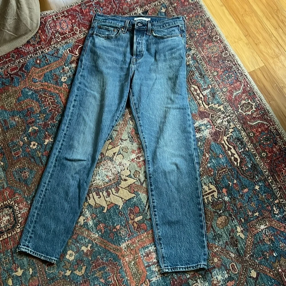 Levi's Women’s Sz 28 Wedgie Straight Leg Button Fly Jeans 28” inseam - Picture 3 of 12